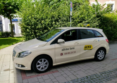 Fahrzeug des Taxi-Unternehmens Ab ins Taxi, Kempten