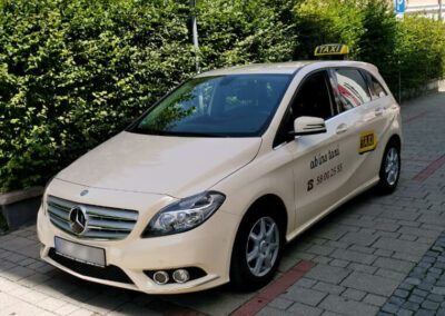 Fahrzeug des Taxi-Unternehmens Ab ins Taxi, Kempten